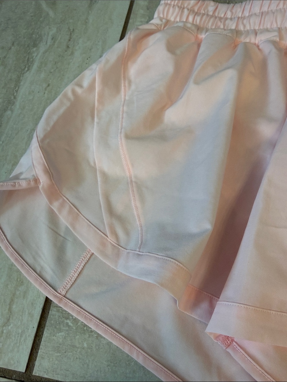 Lululemon Track That Mid-Rise Lined
Short 5" Strawberry Milkshake Size 6 - Picture 5 of 16